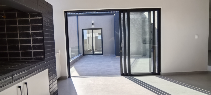 5 Bedroom Property for Sale in Outeniquasbosch Western Cape